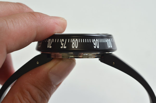 イッセイミヤケの時計ﾄﾗﾍﾟｿﾞｲﾄﾞの断面の写真
