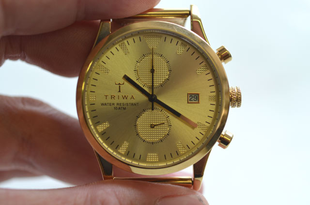 TORIWAのゴールドの時計のデザイン