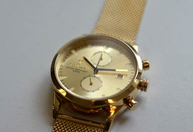 TORIWAのゴールドの時計のデザイン