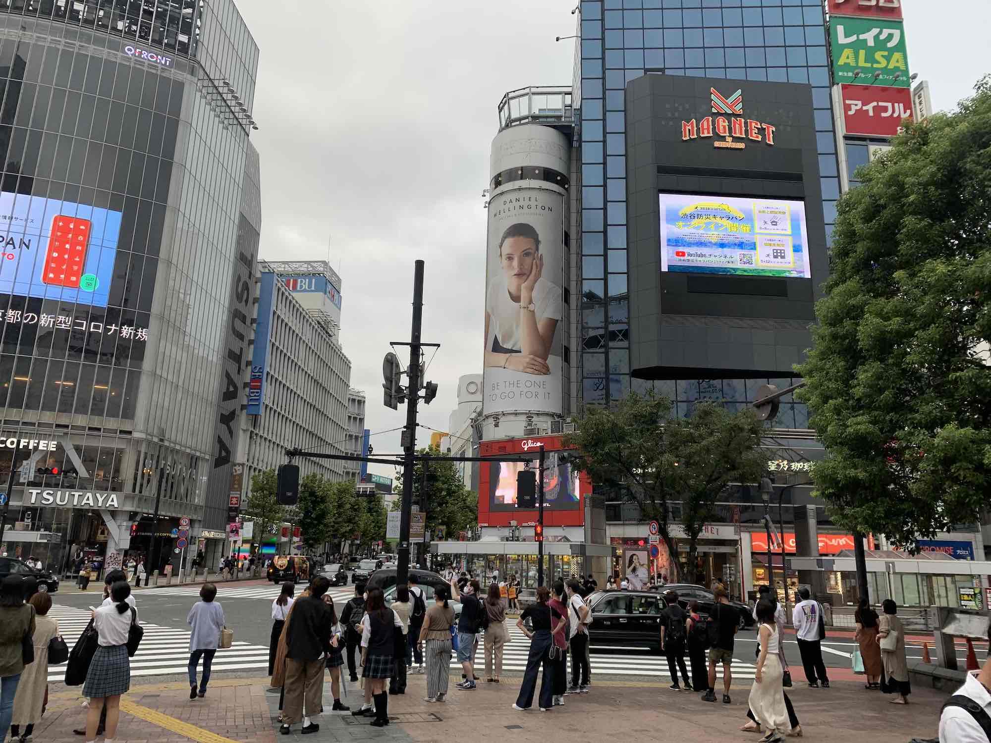 ダニエルウェリントン広告渋谷のスクランブル交差点